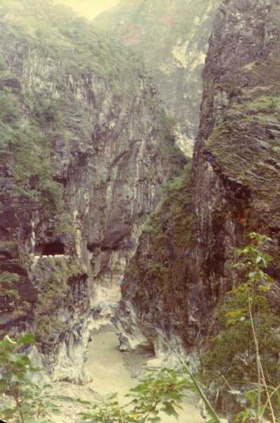 moutain1.jpg (350100 bytes)